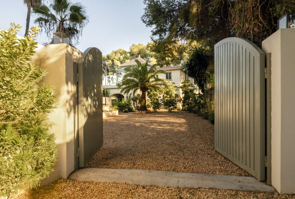 Elegant Coastal Villa Near Dénia’s Calas - Dénia, Spain