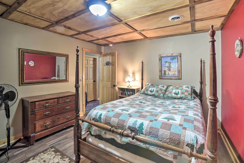 Quiet Waters Adirondack Retreat - Glenfield, New York