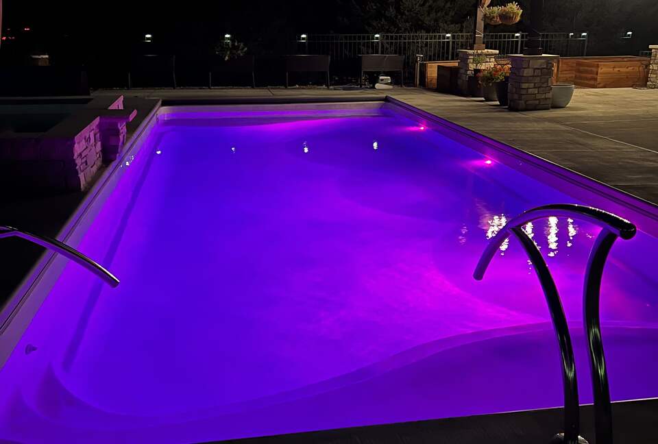 Fox Lake Village Retreat with Saltwater Pool & Hot Tub - Waukesha, Wisconsin