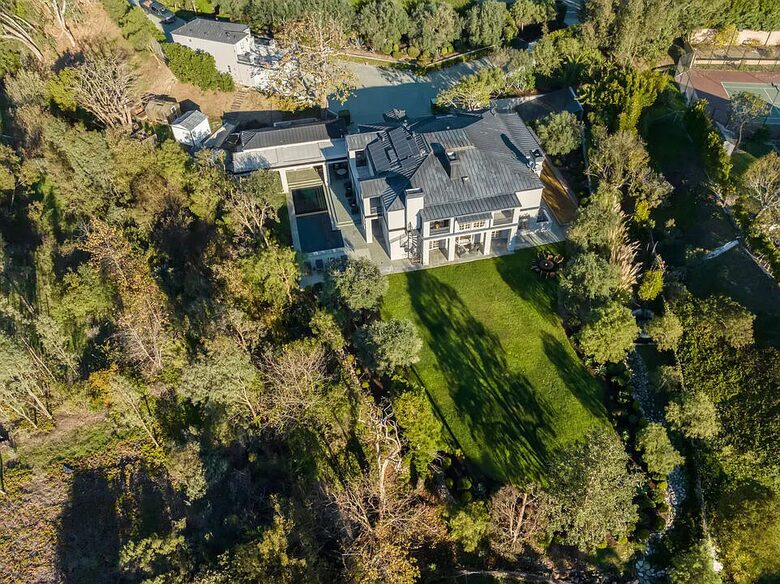 An Architectural Estate on the Riviera - Malibu, California