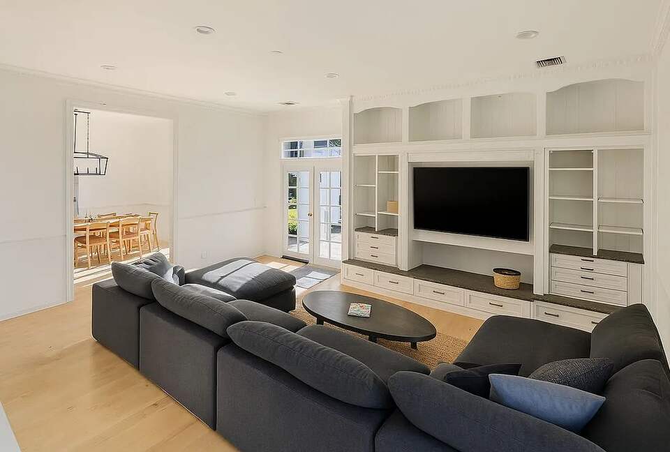 An Architectural Estate on the Riviera - Malibu, California