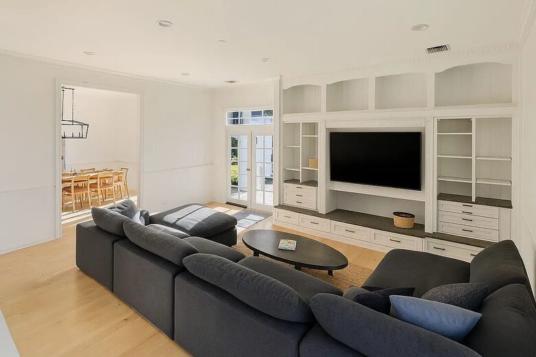 An Architectural Estate on the Riviera - Malibu, California