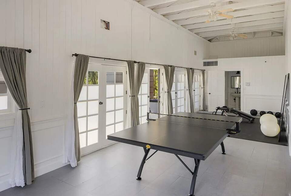 An Architectural Estate on the Riviera - Malibu, California