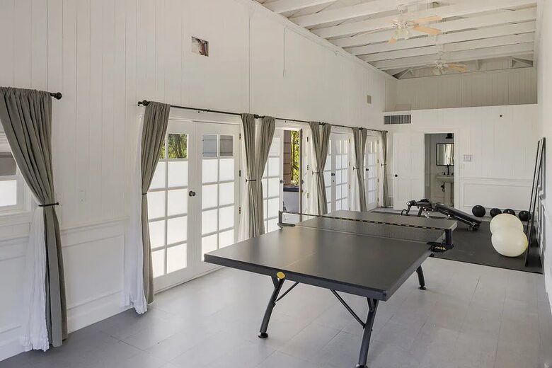 An Architectural Estate on the Riviera - Malibu, California