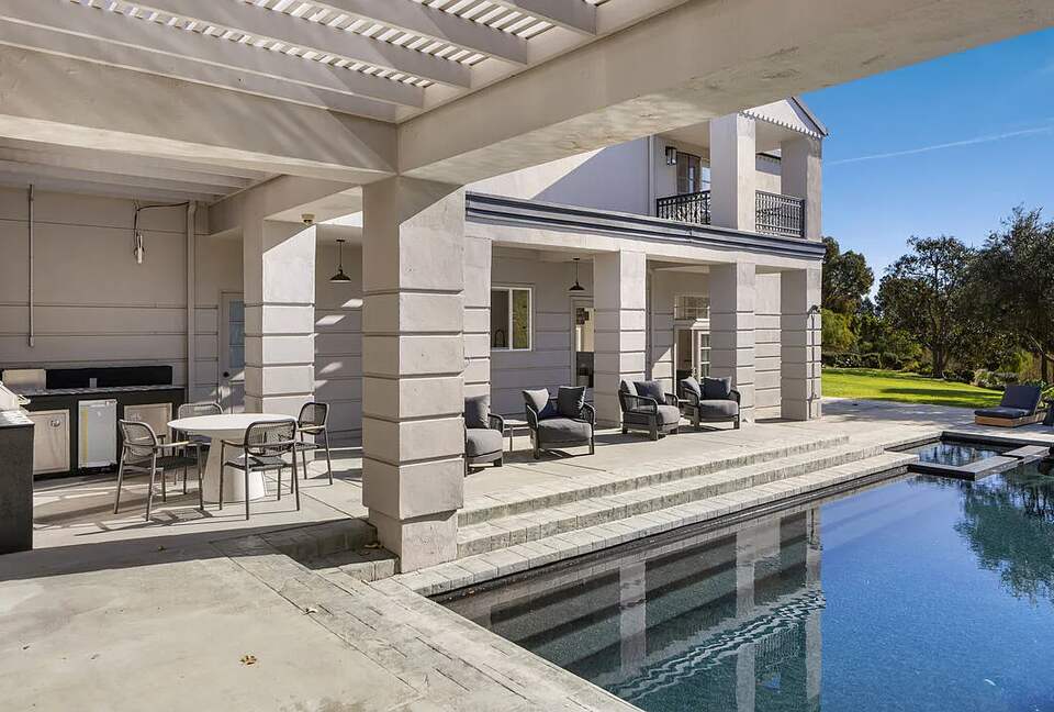 An Architectural Estate on the Riviera - Malibu, California