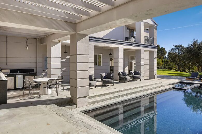 An Architectural Estate on the Riviera - Malibu, California