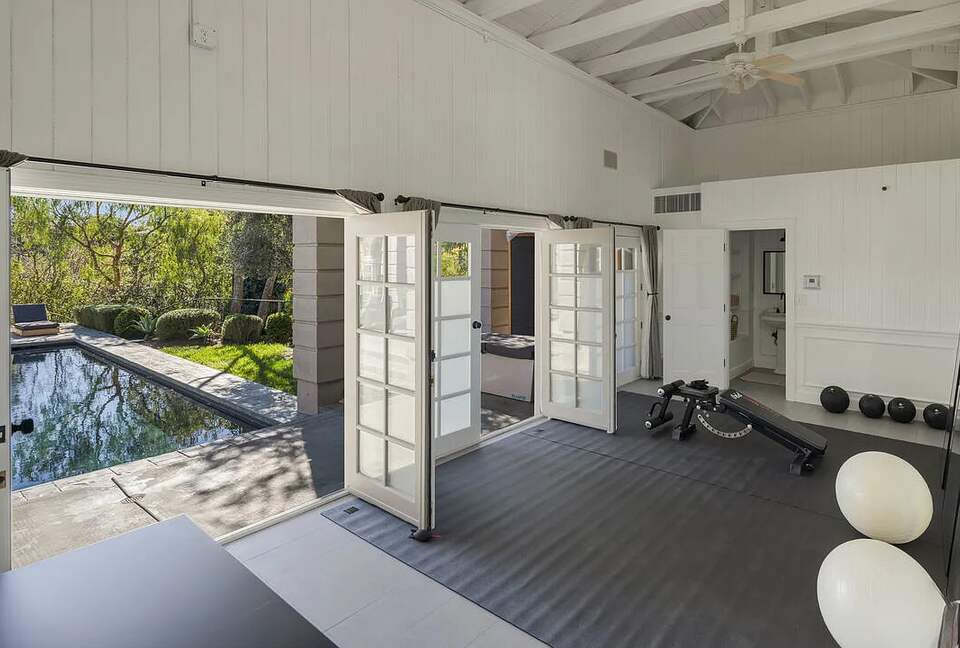 An Architectural Estate on the Riviera - Malibu, California