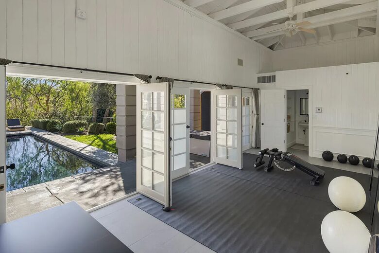 An Architectural Estate on the Riviera - Malibu, California