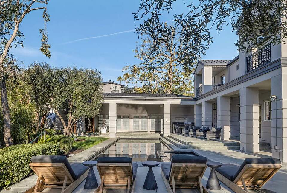 An Architectural Estate on the Riviera - Malibu, California