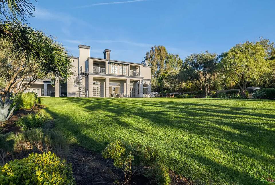 An Architectural Estate on the Riviera - Malibu, California