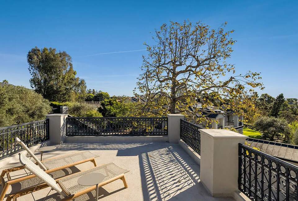 An Architectural Estate on the Riviera - Malibu, California