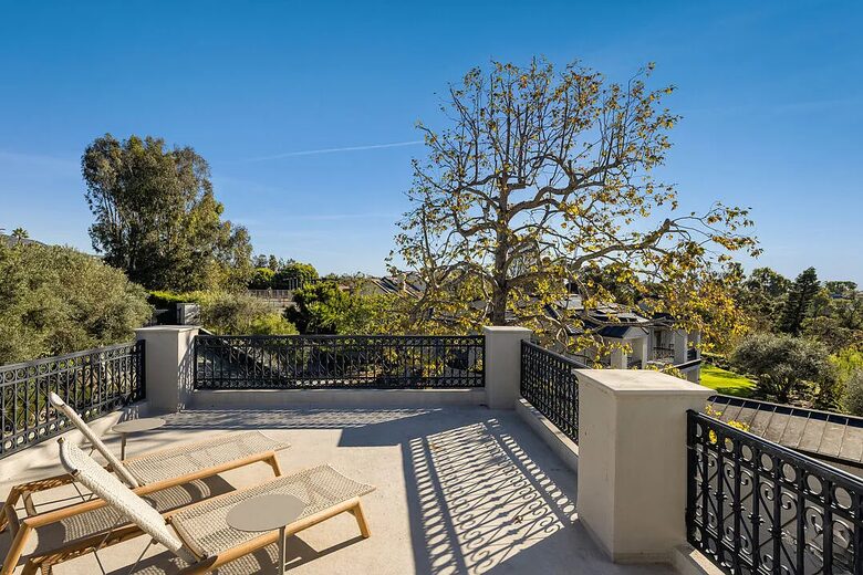 An Architectural Estate on the Riviera - Malibu, California