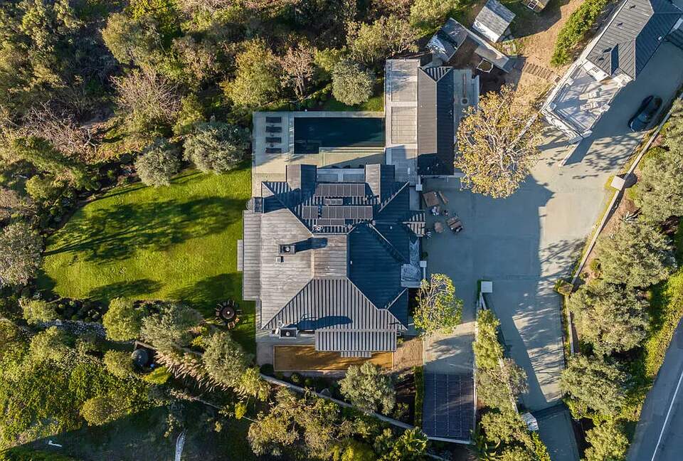 An Architectural Estate on the Riviera - Malibu, California