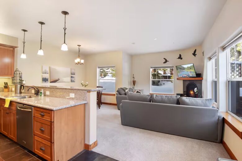 Tahoe Vista Home Near Beach & Skiing - tahoe vista, California