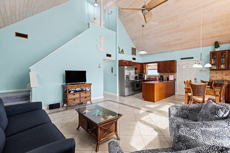 Canal-Front Keys Retreat Near Sombrero Beach - Marathon, Florida