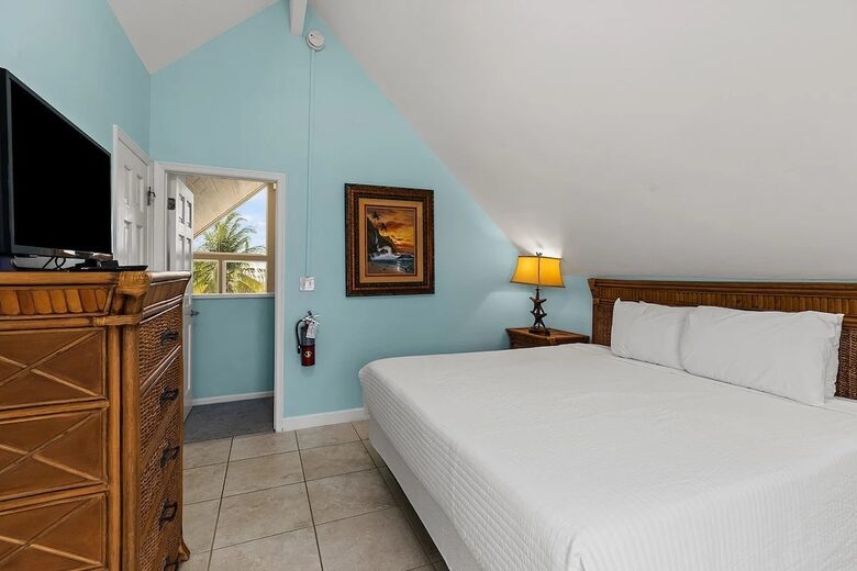 Canal-Front Keys Retreat Near Sombrero Beach - Marathon, Florida