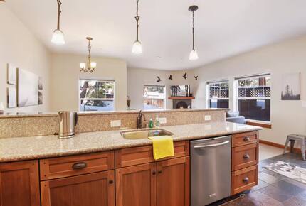 Tahoe Vista Home Near Beach & Skiing - tahoe vista, California