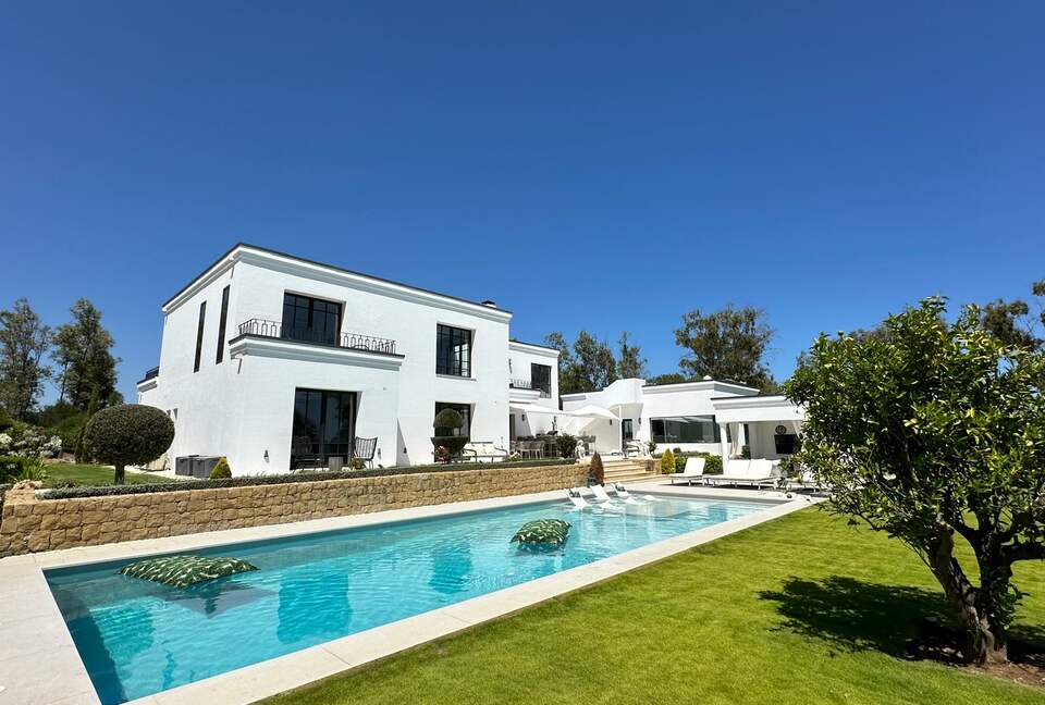 Sotogrande Sanctuary with Pool Cabana & Club Access - San Roque, Spain