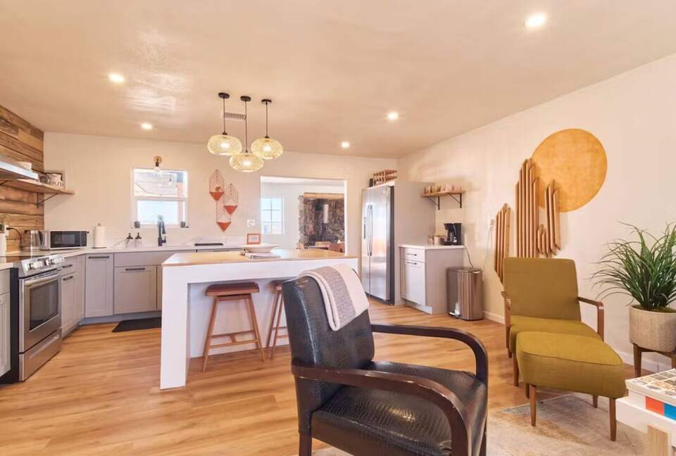 Private Joshua Tree Desert Retreat with Hot Tub & Stargazing - Joshua Tree, California