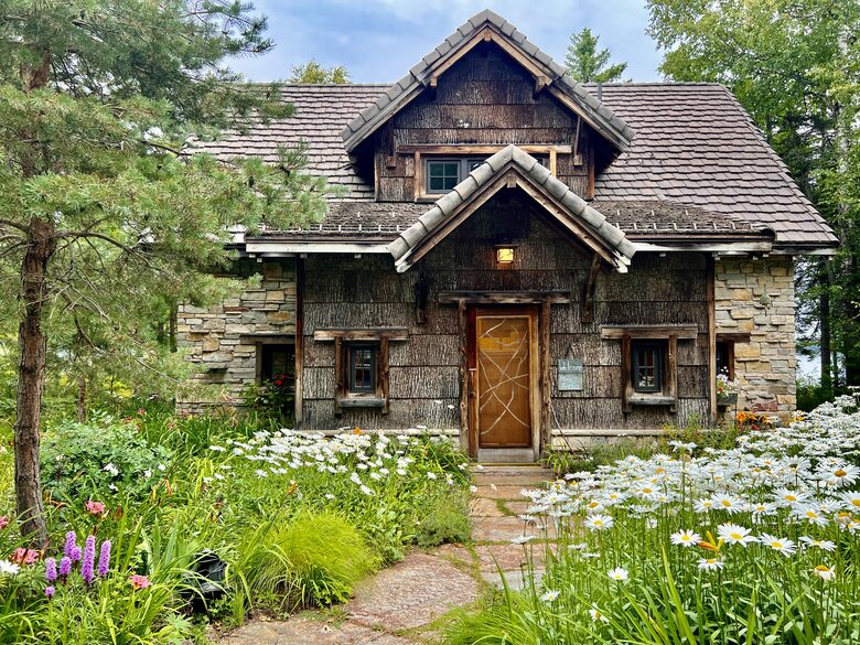 Magical Anam Cara Cabin on Lake Medora - Copper Harbor, Michigan
