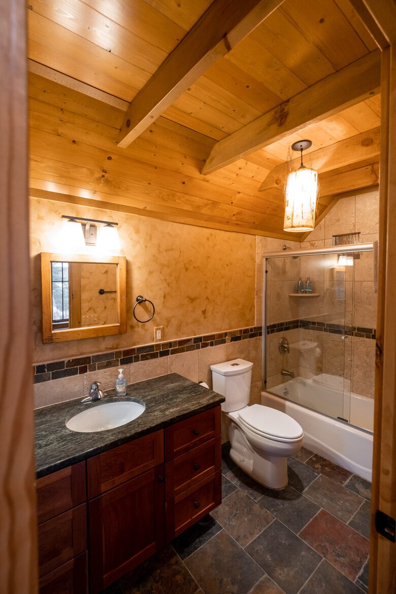 Magical Anam Cara Cabin on Lake Medora - Copper Harbor, Michigan