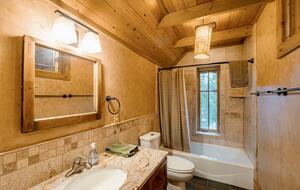 Magical Anam Cara Cabin on Lake Medora - Copper Harbor, Michigan