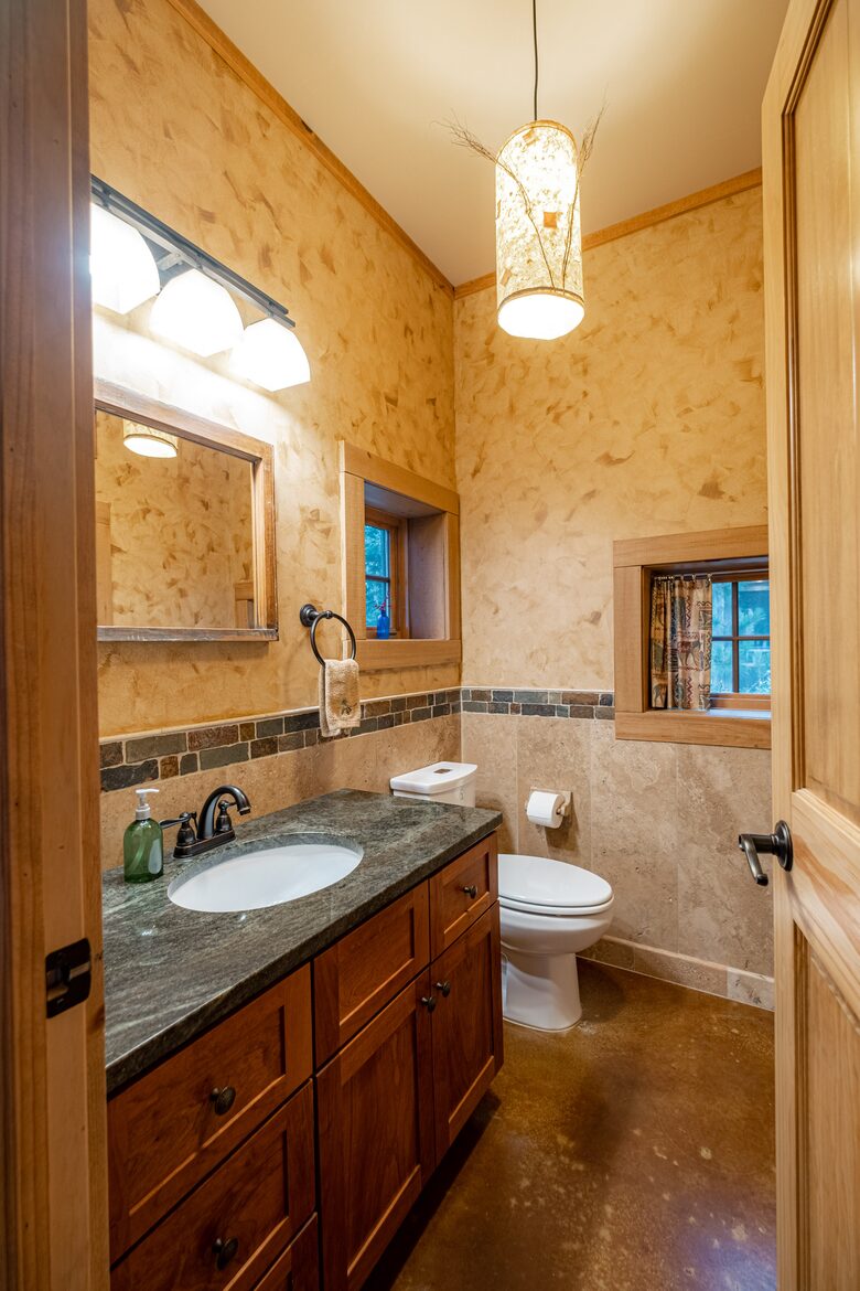 Magical Anam Cara Cabin on Lake Medora - Copper Harbor, Michigan