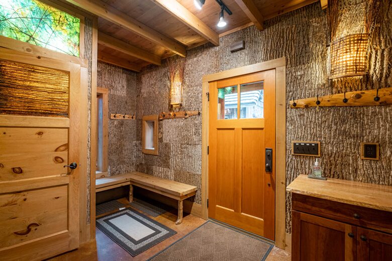 Magical Anam Cara Cabin on Lake Medora - Copper Harbor, Michigan