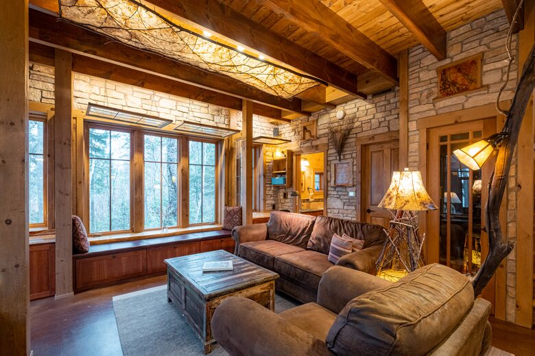 Magical Anam Cara Cabin on Lake Medora - Copper Harbor, Michigan