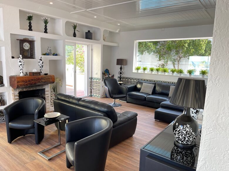 1930s Oceanview Villa Steps from Praia da Rocha - Praia da Rocha, Portugal