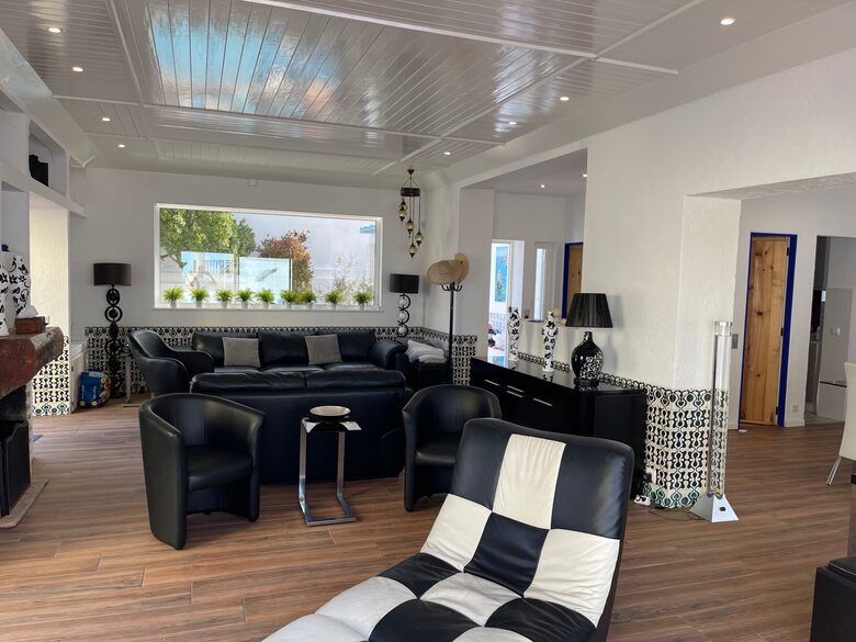 1930s Oceanview Villa Steps from Praia da Rocha - Praia da Rocha, Portugal