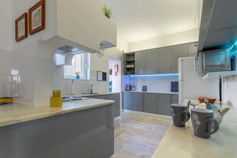 1930s Oceanview Villa Steps from Praia da Rocha - Praia da Rocha, Portugal