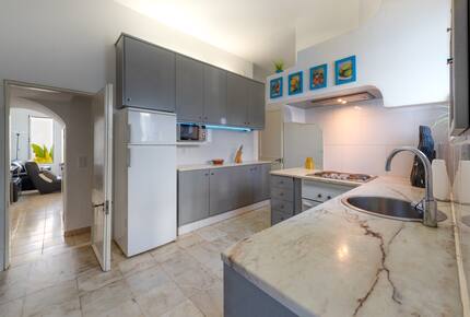 1930s Oceanview Villa Steps from Praia da Rocha - Praia da Rocha, Portugal