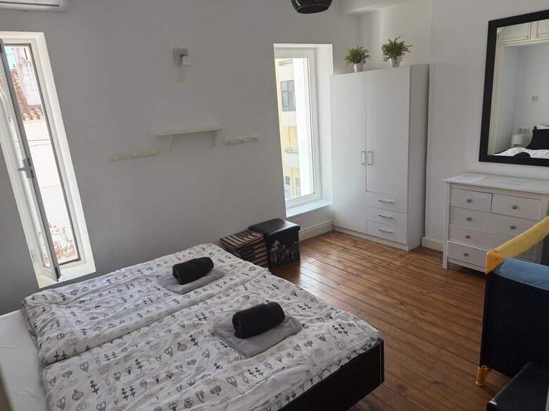 Flower room 4 (with a baby bed)