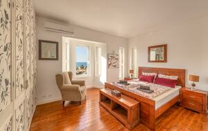 Zen master room 5 (with ensuite shower and toilet)