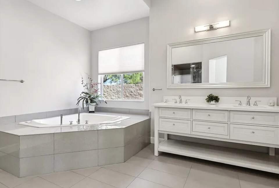 Private Modern Retreat 15 minutes to Las vegas strip in Henderson - Henderson, Nevada