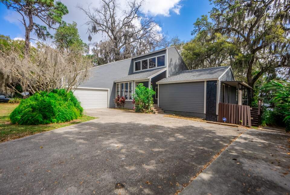 Relaxed Riverside Home with Private Dock and Balcony - Tampa, Florida