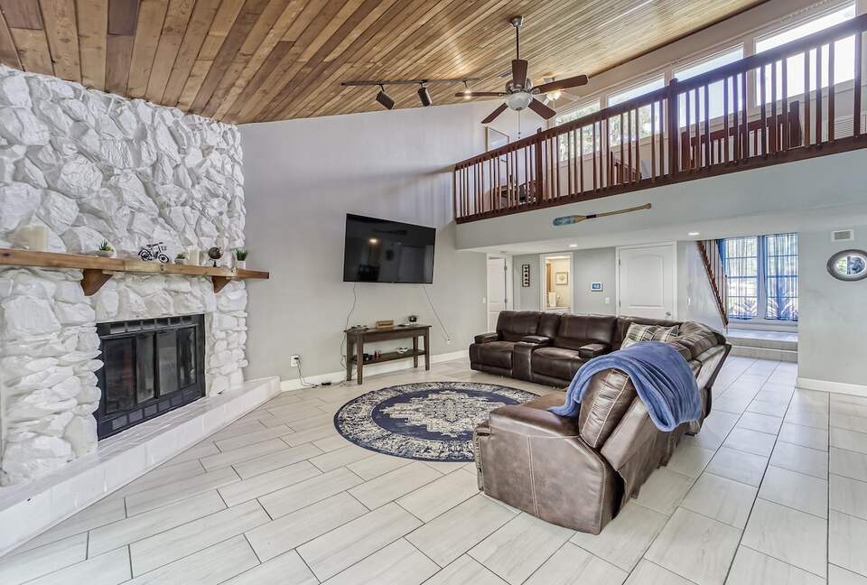 Relaxed Riverside Home with Private Dock and Balcony - Tampa, Florida