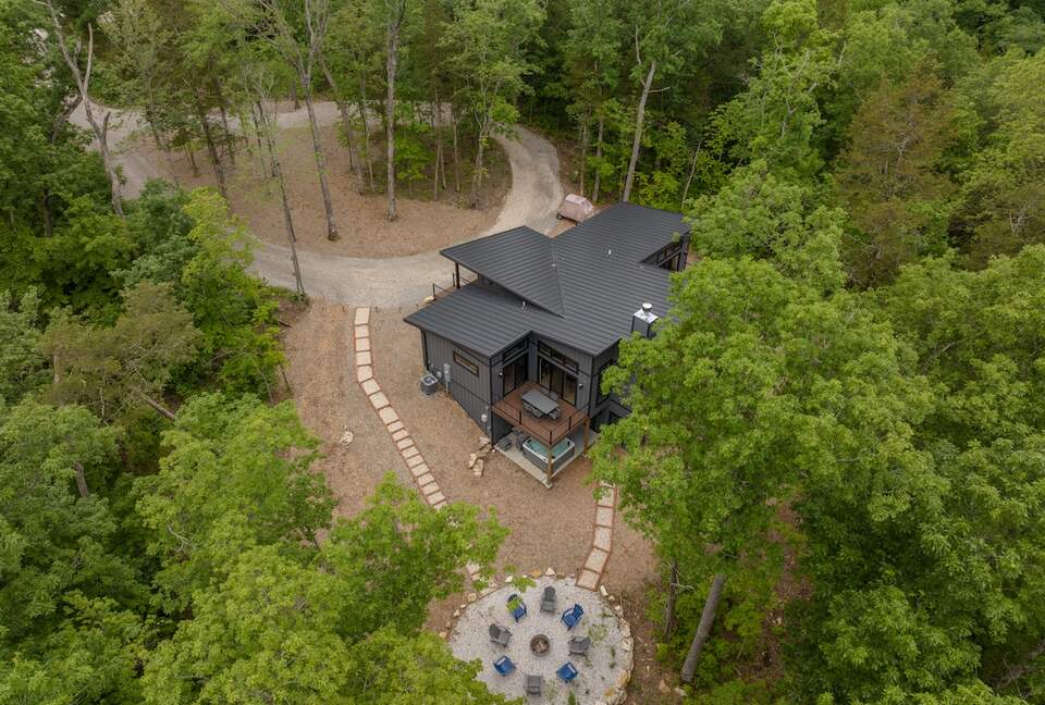 The Curated Treehouse | Private Hot Tub with Trail & Resort Access - Innsbrook, Missouri