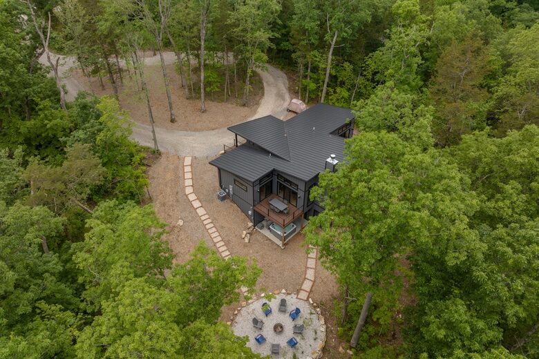 The Curated Treehouse | Private Hot Tub with Trail & Resort Access - Innsbrook, Missouri