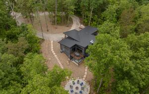 The Curated Treehouse | Private Hot Tub with Trail & Resort Access - Innsbrook, Missouri