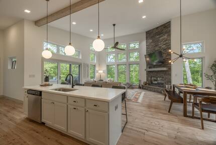 The Curated Treehouse | Private Hot Tub with Trail & Resort Access - Innsbrook, Missouri