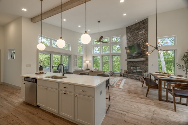 The Curated Treehouse | Private Hot Tub with Trail & Resort Access - Innsbrook, Missouri