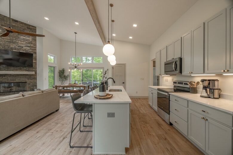 The Curated Treehouse | Private Hot Tub with Trail & Resort Access - Innsbrook, Missouri