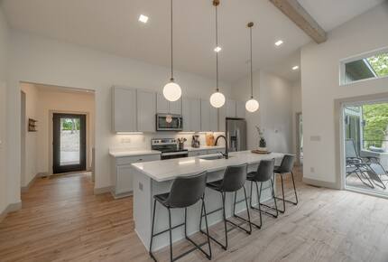 The Curated Treehouse | Private Hot Tub with Trail & Resort Access - Innsbrook, Missouri