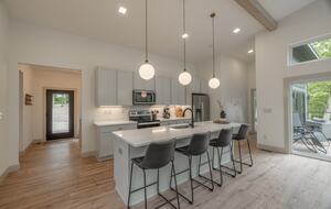 The Curated Treehouse | Private Hot Tub with Trail & Resort Access - Innsbrook, Missouri