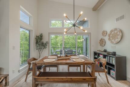 The Curated Treehouse | Private Hot Tub with Trail & Resort Access - Innsbrook, Missouri