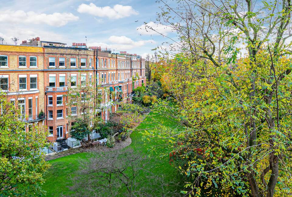 Elegant South Kensington Escape Above the Gardens - London, United Kingdom