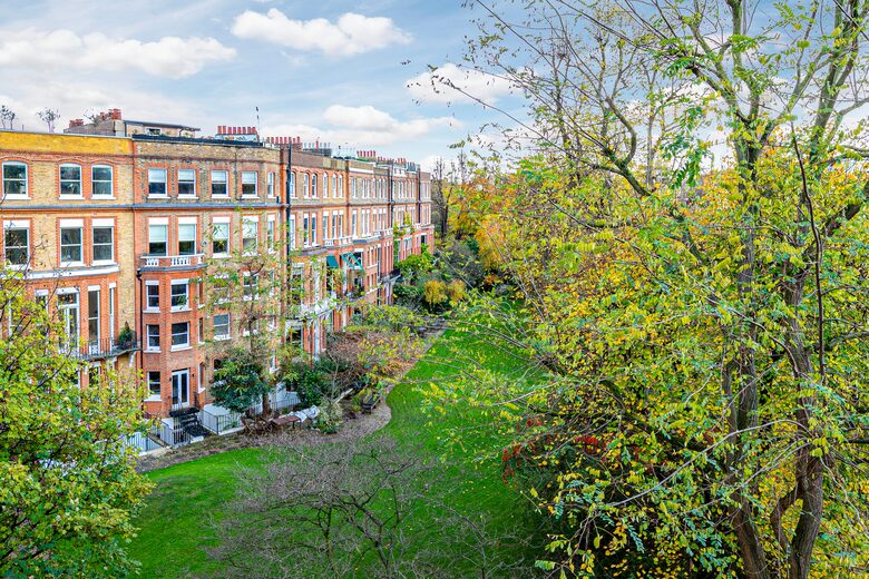 Elegant South Kensington Escape Above the Gardens - London, United Kingdom