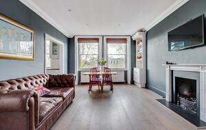 Elegant South Kensington Escape Above the Gardens - London, United Kingdom